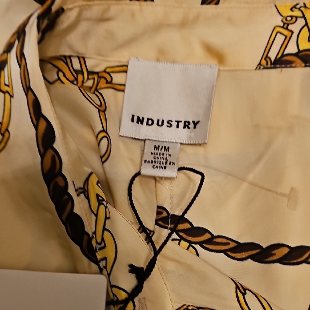 Gold Chain Print Button-Up Shirt - Picture 6 of 6